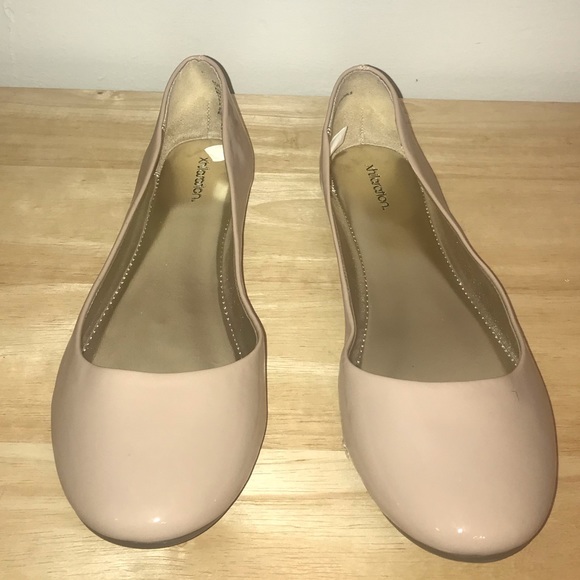 ladies cream flat shoes